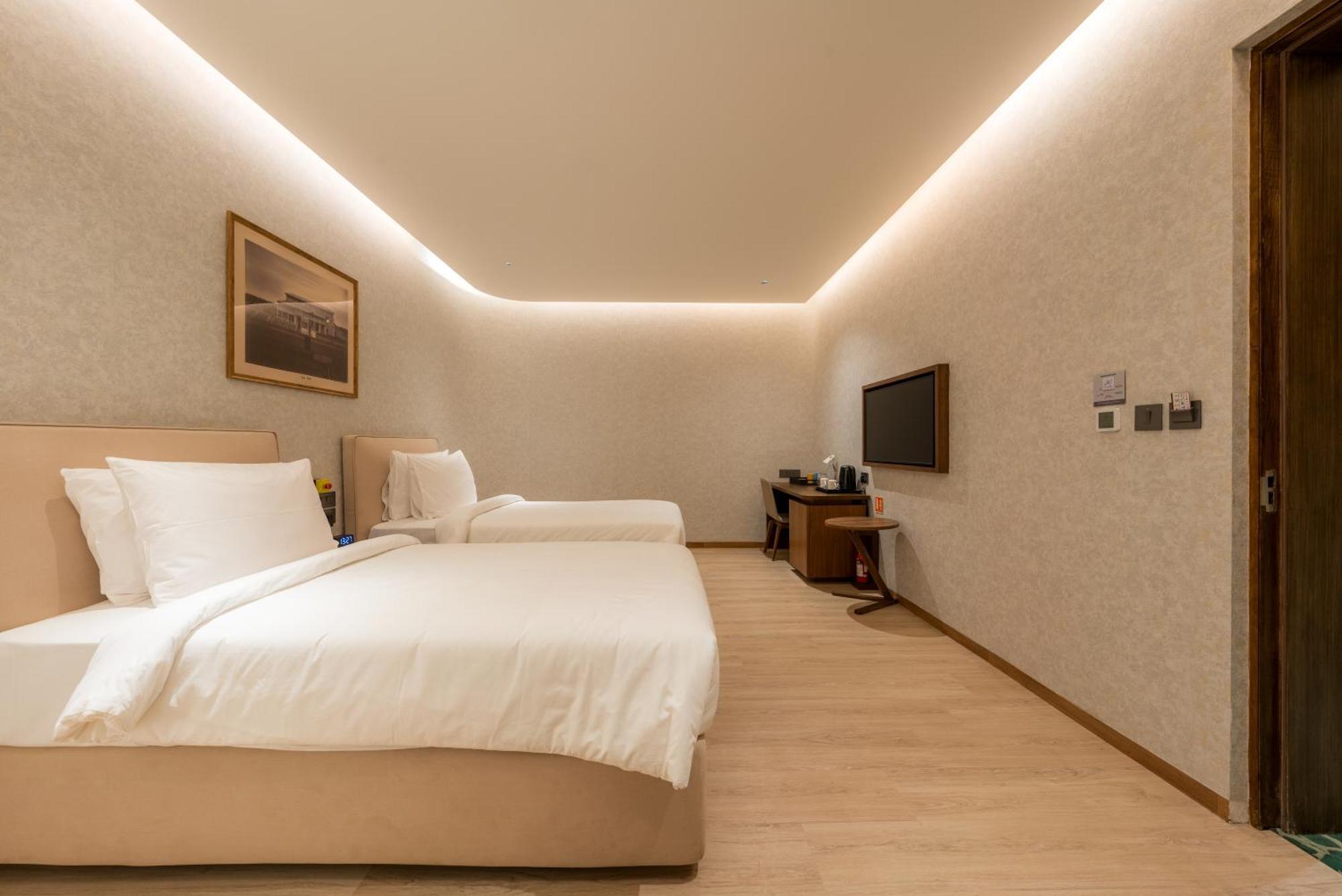 080 Transit Hotel, T2 Turuvekere Dış mekan fotoğraf